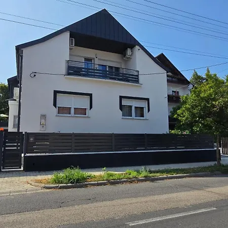 Megyer Apartmanhaz شقة