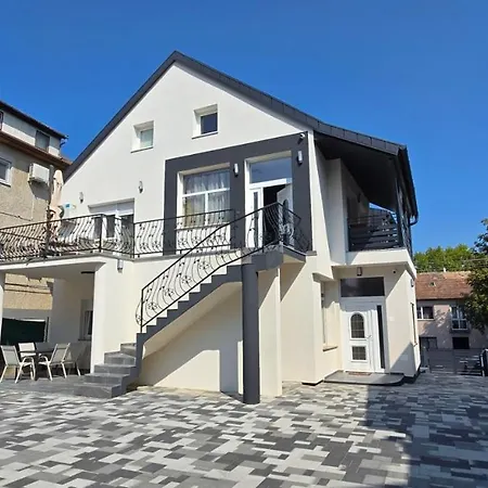 شقة Megyer Apartmanhaz Hévíz