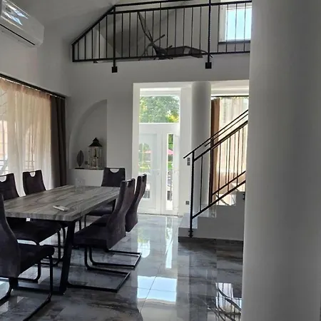 Megyer Apartmanhaz شقة *